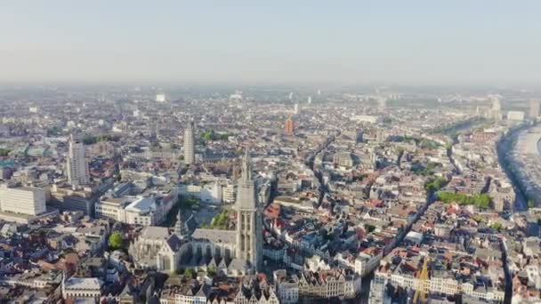 Antwerpen, Belgien. Katedralen i vår fru av Antwerpen. (Onze-Lieve-Vrouwekathedraal Antwerpen). 4K — Stockvideo