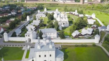 Suzdal, Rusya. Şefaat Manastırı 'ndaki En Kutsal Theotokos' un Katedrali. 4K