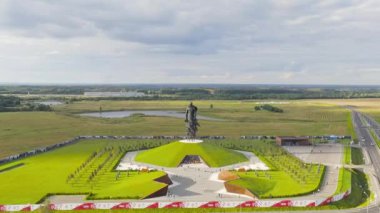 Rzhev, Rusya. Rzhev Anıtı, 1942-1943 yılları arasında Rzhev yakınlarında ölen Sovyet askerlerinin anısına adanmıştır. 4K