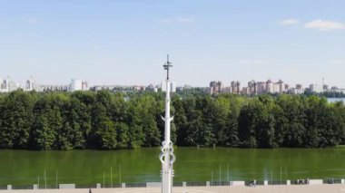 Dolly zoom. Voronezh, Rusya. Amiralteyskaya Meydanı. Voronezh Nehri Embank