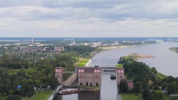 Dolly zoom. Rybinsk, Rusia. Sistem mengunci waduk Rybinsk — Stok Video