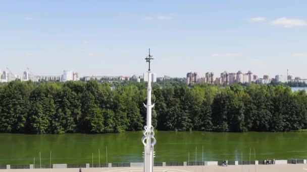 Dolly zoomen. Voronezh, Rusland. Admiralteyskaya plein. Voronezh rivierdijk — Stockvideo
