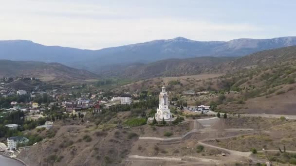 Malorechenskoe, Crimeia. Templo-farol de São Mikoli o Wonderworker. 4K — Vídeo de Stock