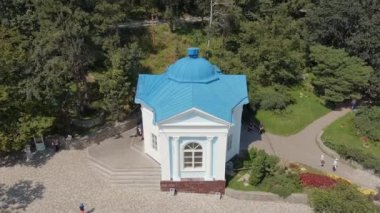Zheleznovodsk, Rusya. Slavyanovskiy kaynağı. Spa parkı. Şehir tatil köyü. 4K