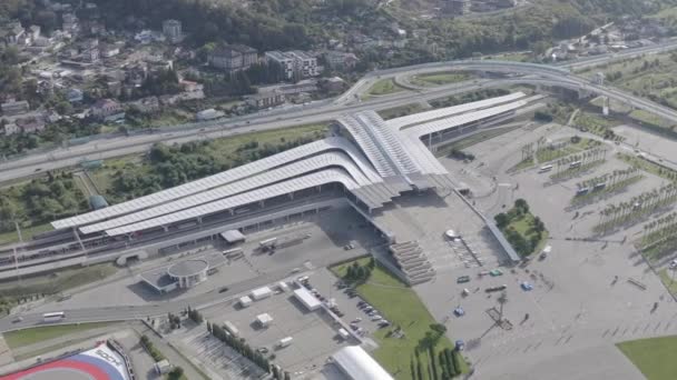 Sochi, Rússia. Estação ferroviária em Olympic Sochi Park. De manhã. 4K — Vídeo de Stock