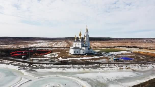 Russie, Ekaterinbourg. L'académique du district. Annonciation Eglise des Saints Constructeurs de Dieu. 4K — Video