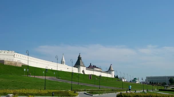 Kazán, Rusia. Murallas del Kremlin. Mezquita Kul Sharif. Kazan Kremlin. 4K — Vídeo de stock