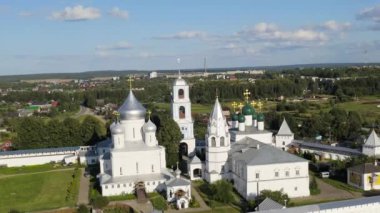 Dolly zoom. Pereslavl-Zalessky, Rusya. Nikitsky Manastırı - Rus Ortodoks Kilisesi Pereslavl Piskoposluğu Manastırı