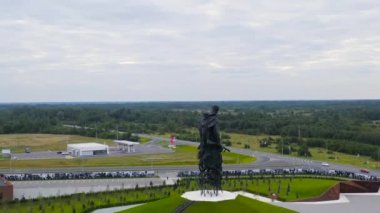 Dolly zoom. Rzhev, Rusya. Rzhev Anıtı Sovyet Askerine