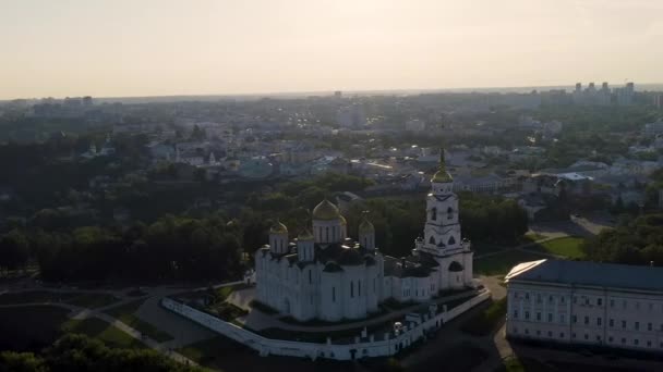 Rusia, Vladimir. Catedral de la Dormición en Vladimir (Catedral de la Asunción) Catedral del Metropolitanato de Vladimir de la Iglesia Ortodoxa Rusa. 4K — Vídeos de Stock