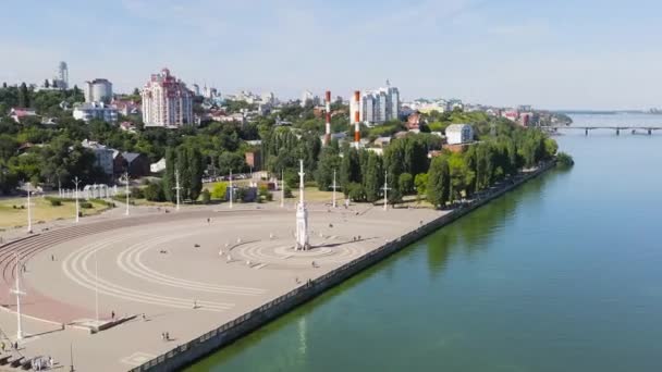 Voronezh, Rusland. Admiralteyskaya plein. Voronezh rivier dijk. 4K — Stockvideo