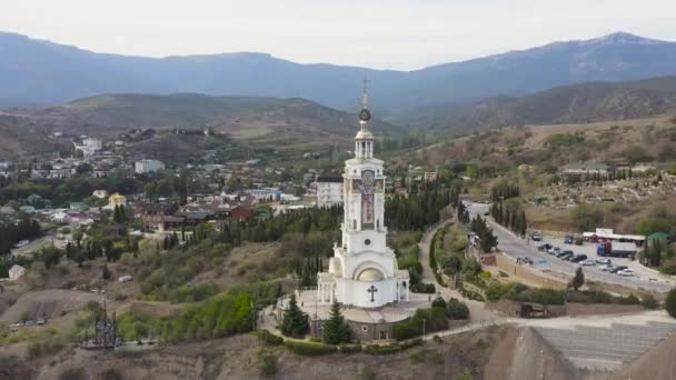 Malorechenskoe, Crimea. Tempio-faro di San Mikoli il Taumaturgo. 4K — Video Stock