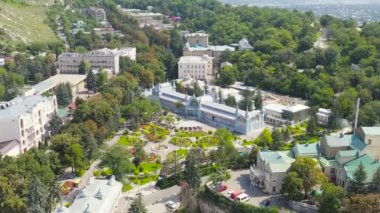 Pyatigorsk, Rusya. Lermontov Galerisi ve Park Çiçek Bahçesi. 4K
