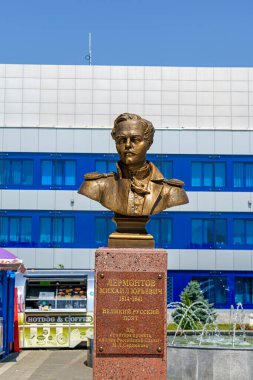 Mineralnye Vody, Rusya - 27 Ağustos 2021: Mineralnye Vody Havaalanı. Uluslararası havaalanı. M.Yu. Lermontov. Mineralnye Vody Uluslararası Havalimanı 'nın 90. yıldönümü anısına dikildi.