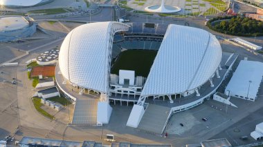 Sochi, Rusya - 4 Eylül 2021: Fisht Arena - Olimpiyat Oyunlarının açılış ve kapanış yeri. Sochi 'deki Olimpik Park. Sirius Bölgesi, Hava Görünümü  