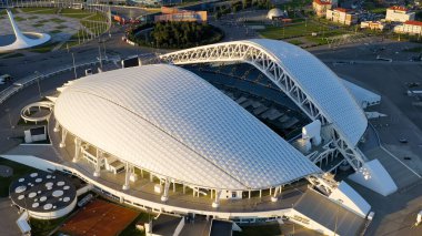 Sochi, Rusya - 4 Eylül 2021: Fisht Arena - Olimpiyat Oyunlarının açılış ve kapanış yeri. Sochi 'deki Olimpik Park. Sirius Bölgesi, Hava Görünümü  