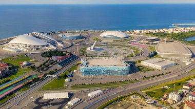 Sochi, Rusya - 6 Eylül 2021 Olimpik Soçi Parkı. Olympic Flame Bowl, Fisht Arena 'da. Sabah saatleri, Hava Görüntüsü  