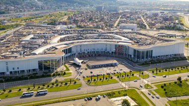 Sochi, Rusya - 6 Eylül 2021 Omega Sirius Oteli. Sirius Bilim ve Sanat Parkı. Üniversitede. Sabah saatleri, Hava Görüntüsü  