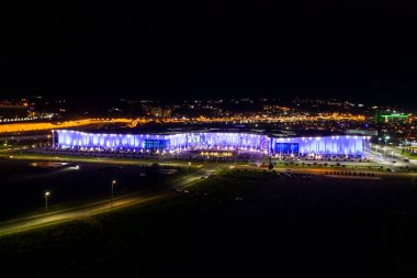 Sochi, Rusya - 5 Eylül 2021: Sirius - Bilim ve Sanat Parkı. Sirius Üniversitesi. Gece aydınlatması. Hava görünümü