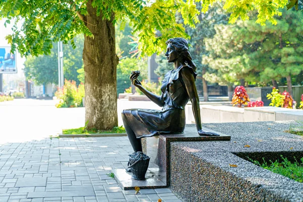Rostow Don Russland August 2020 Blumenmädchen Genre Skulptur Central Park — Stockfoto