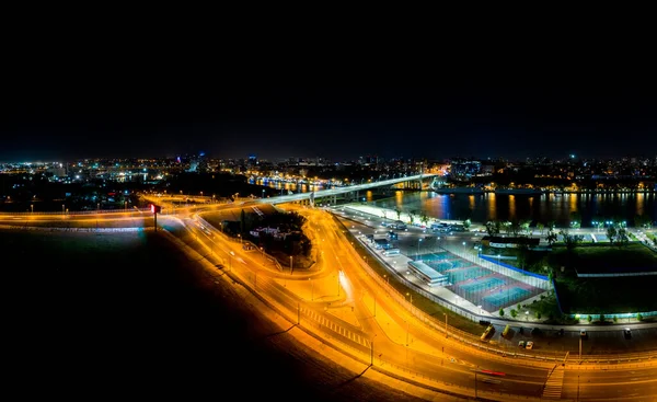 ロシアのロストフ ドン川を渡るヴォロシロフスキー橋の夜景 — ストック写真