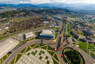 Sochi, Rusya - 6 Eylül 2021 Olimpik Soçi Parkı. Buzdağı - Buz sporları sarayı. Sabah saatleri. Hava görünümü