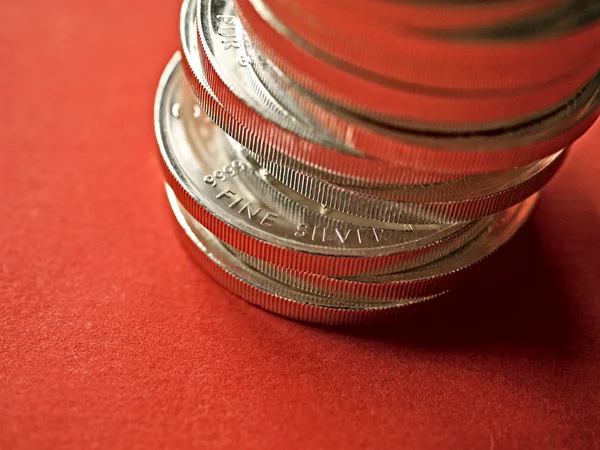 Стек чистих срібних монет — стокове фото