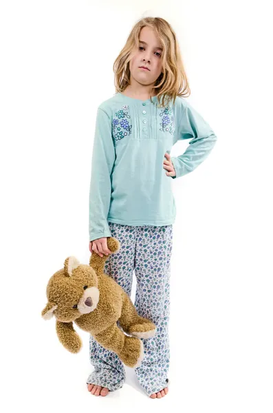 Дівчина в піжамі з плюшевим ведмедем — стокове фото