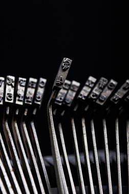 dolar işareti üzerinde eski bir daktilo makinesi