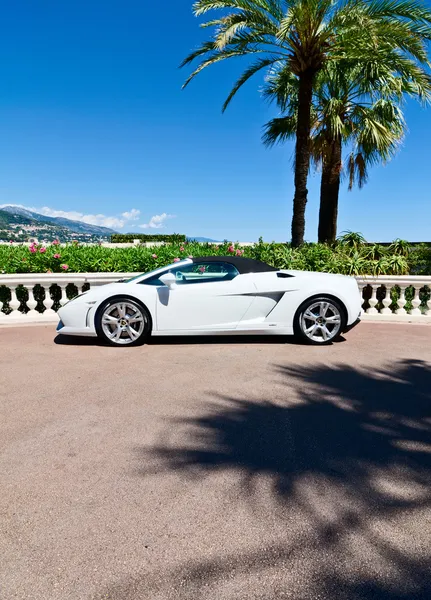 富、モナコでのスポーツ車のコンセプト — ストック写真