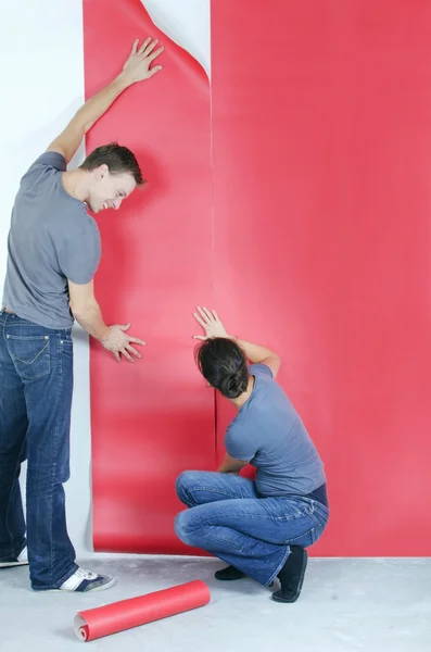 Man and wife wallpapering — Stock Photo, Image