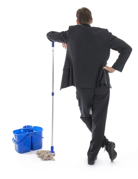 Uomo d'affari con secchio e pulizia mop — Foto Stock