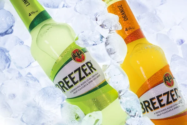Breezer drinks in ice — Stock Photo, Image