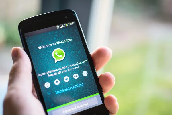 Whatsapp auf android phone — Stockfoto
