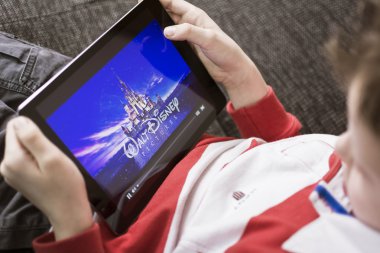 Disney film tablet PC'de izlemek