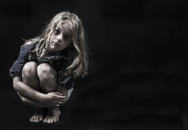 Niño sin hogar o descuidado — Foto de Stock