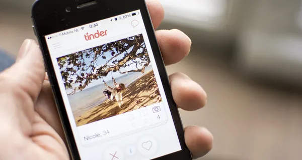 Tinder — Stock Photo, Image