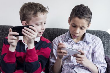 çocuklar Smartphone oyun