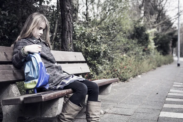 Girl with no friends — Stock Photo, Image