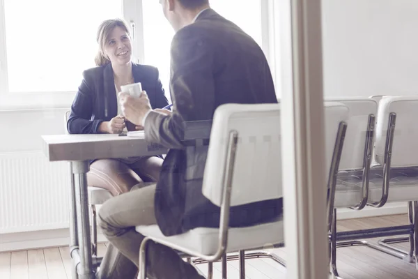 Sollicitatiegesprek of zakelijke bijeenkomst — Stockfoto