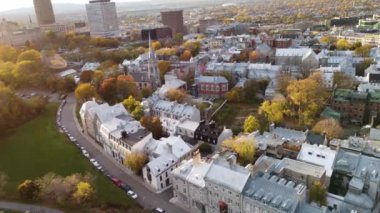 Quebec Şehri 'nin hava manzarası Sonbahar sezonunun günbatımında.