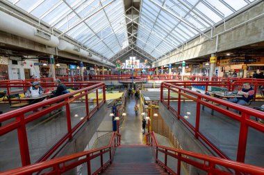 BC, CANADA - MAR 07 2021: Richmond Kamu Piyasası.