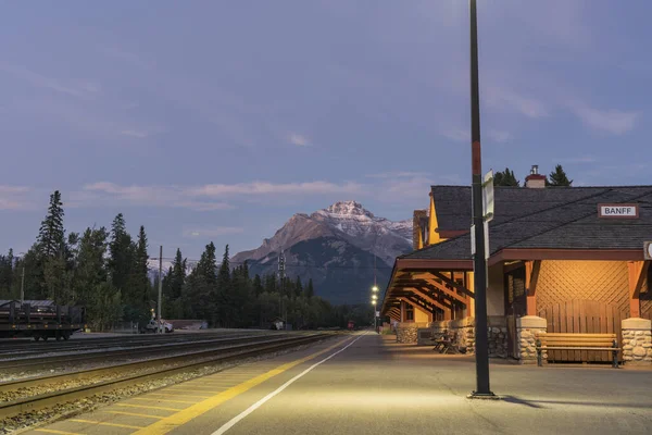 Banff, Alberta, Canada - SEP 08 2020: Banff Railway Station. Banff National Park, Canadian Rockies. — стокове фото