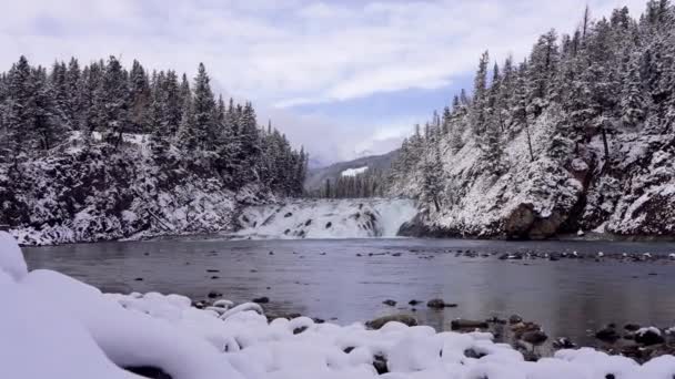 Bågfall Synpunkter Snöig Vinter Banff National Park Bow River Natursköna — Stockvideo
