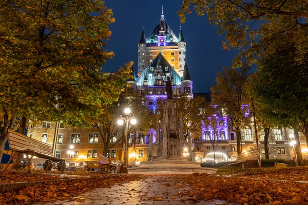 Vista Nocturna Del Casco Antiguo Quebec Otoño Place Armes Plaza —  Fotos de Stock