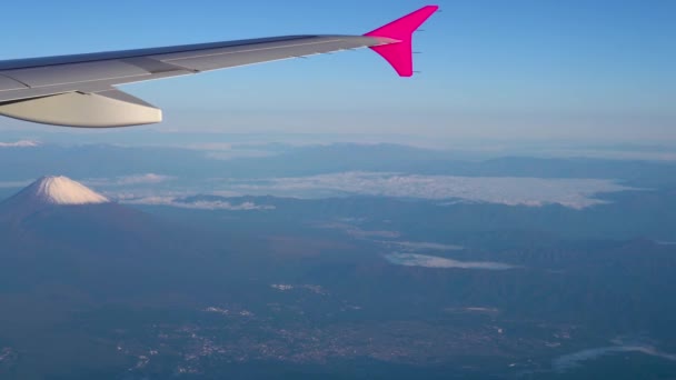 Letecký Pohled Křídlo Letadla Horou Fuji Fuji Pozadí Modré Obloze — Stock video