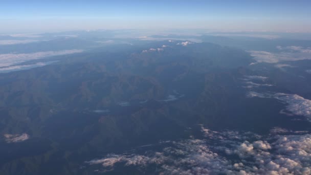 日本南部阿尔卑斯山的空中景观在晴天和蓝天之间 介于水冈县和日本山崎县之间 Uhd — 图库视频影像