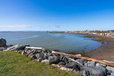 Garry Point Park viewpoint coastline in springtime. Richmond, BC, Canada.