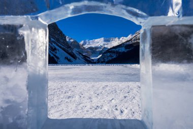 Louise Gölü kış festivali buz oymacılığı ve buz pateni pisti. Banff Ulusal Parkı, Kanada Kayalıkları. Alberta, Kanada.