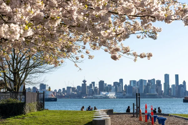 North Vancouver Canadá Abril 2021 Waterfront Park Primavera Gente Está — Foto de Stock